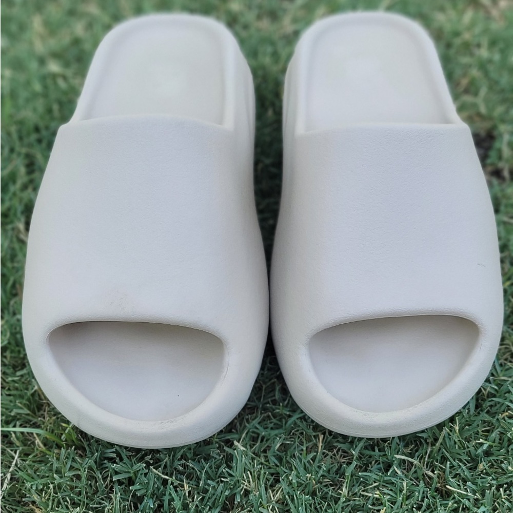 Yeezy Slides (Pure) Size 6